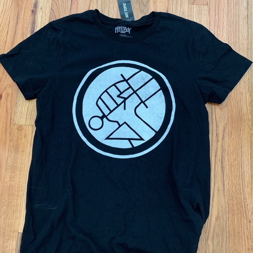 Hot topic T shirt